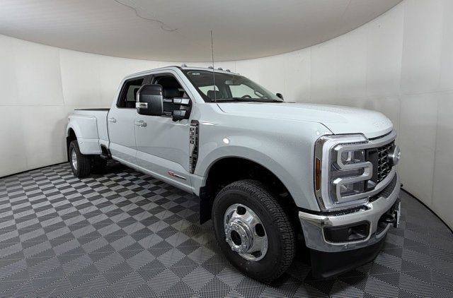 2026 Ford Super Duty F-350 DRW LARIAT