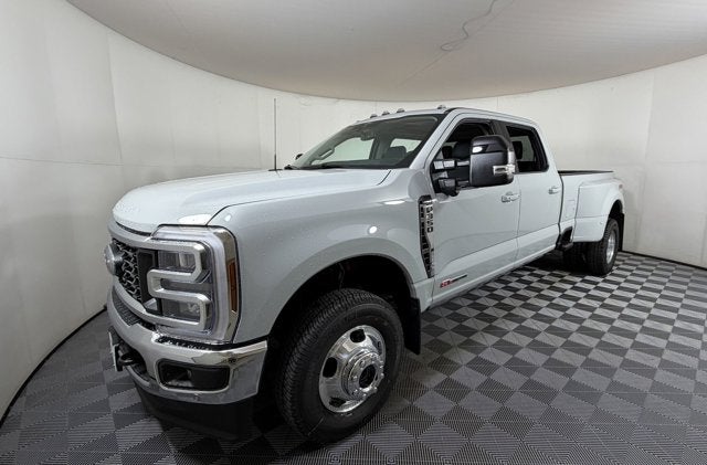 2026 Ford Super Duty F-350 DRW LARIAT