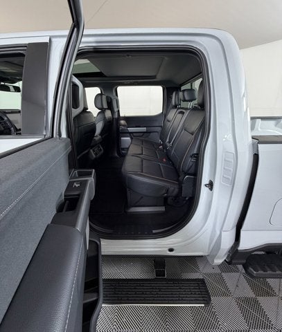 2026 Ford Super Duty F-350 DRW LARIAT