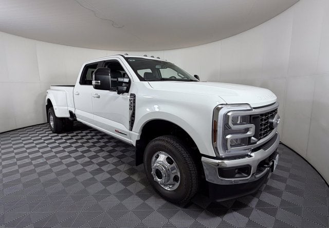 2026 Ford Super Duty F-350 DRW LARIAT