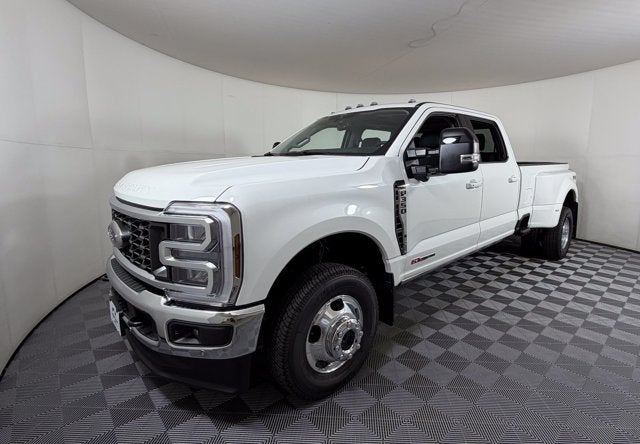 2026 Ford Super Duty F-350 DRW LARIAT