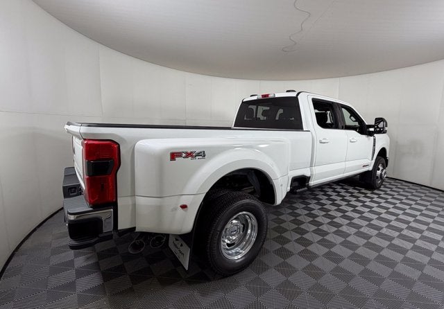 2026 Ford Super Duty F-350 DRW LARIAT