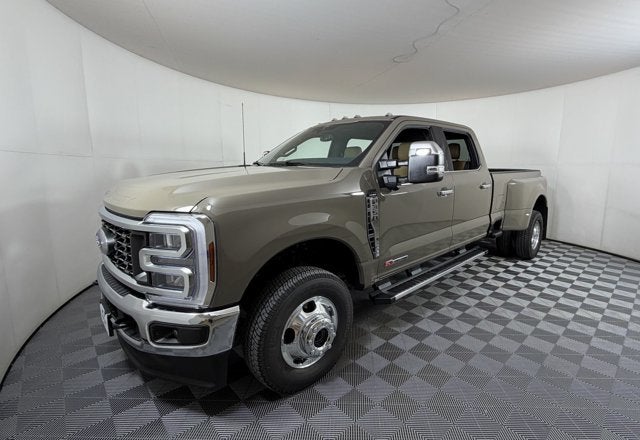 2026 Ford Super Duty F-350 DRW LARIAT