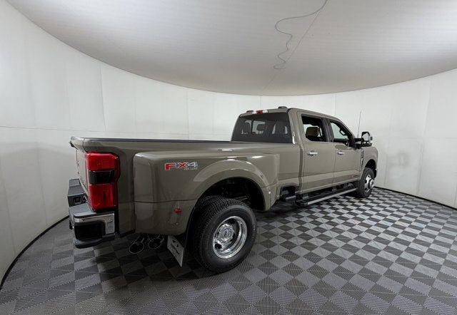 2026 Ford Super Duty F-350 DRW LARIAT