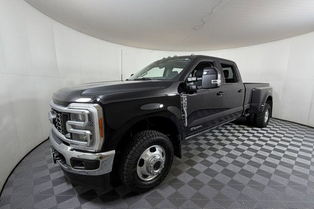 2023 Ford Super Duty F-350 DRW LARIAT