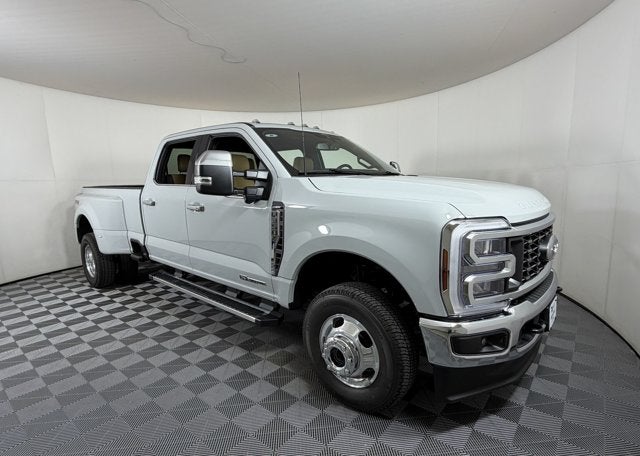 2026 Ford Super Duty F-350 DRW LARIAT