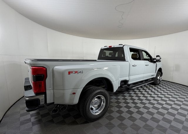 2026 Ford Super Duty F-350 DRW LARIAT