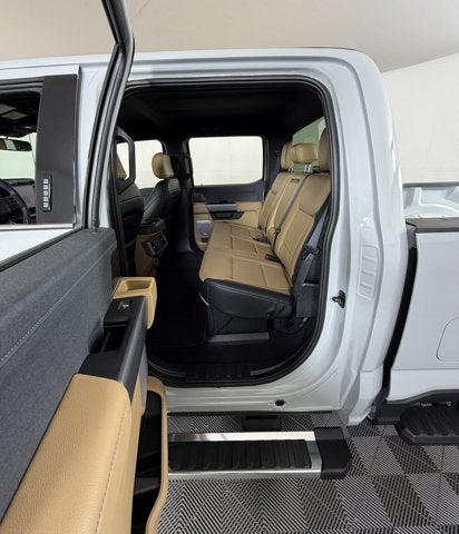 2026 Ford Super Duty F-350 DRW LARIAT