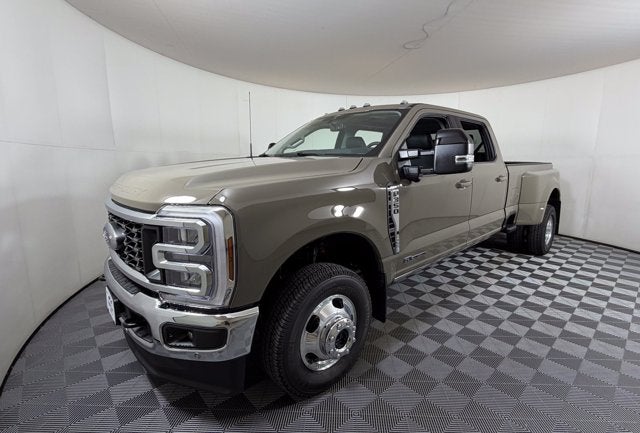2026 Ford Super Duty F-350 DRW LARIAT