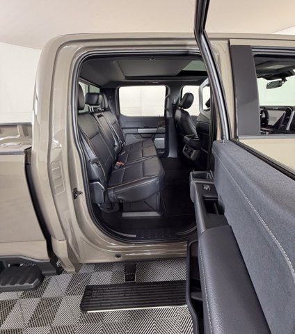 2026 Ford Super Duty F-350 DRW LARIAT