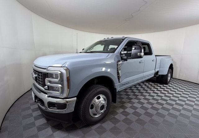 2026 Ford Super Duty F-350 DRW LARIAT