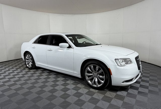 2020 Chrysler 300 Touring L