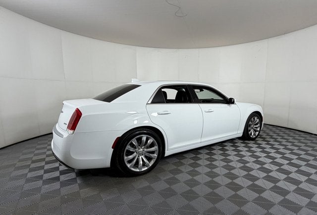 2020 Chrysler 300 Touring L