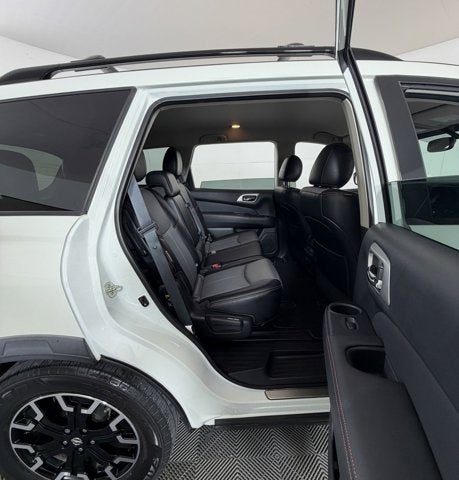 2020 Nissan Pathfinder SL