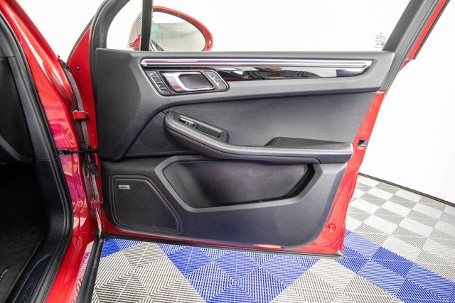 2024 Porsche Macan Premium Package Plus