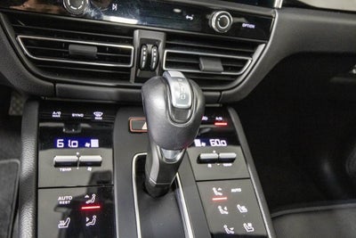 2024 Porsche Macan Premium Package Plus
