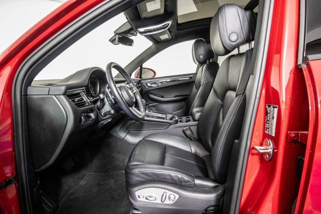 2024 Porsche Macan Premium Package Plus